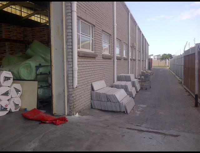 2,150M² FACTORY FOR SALE IN RETREAT
